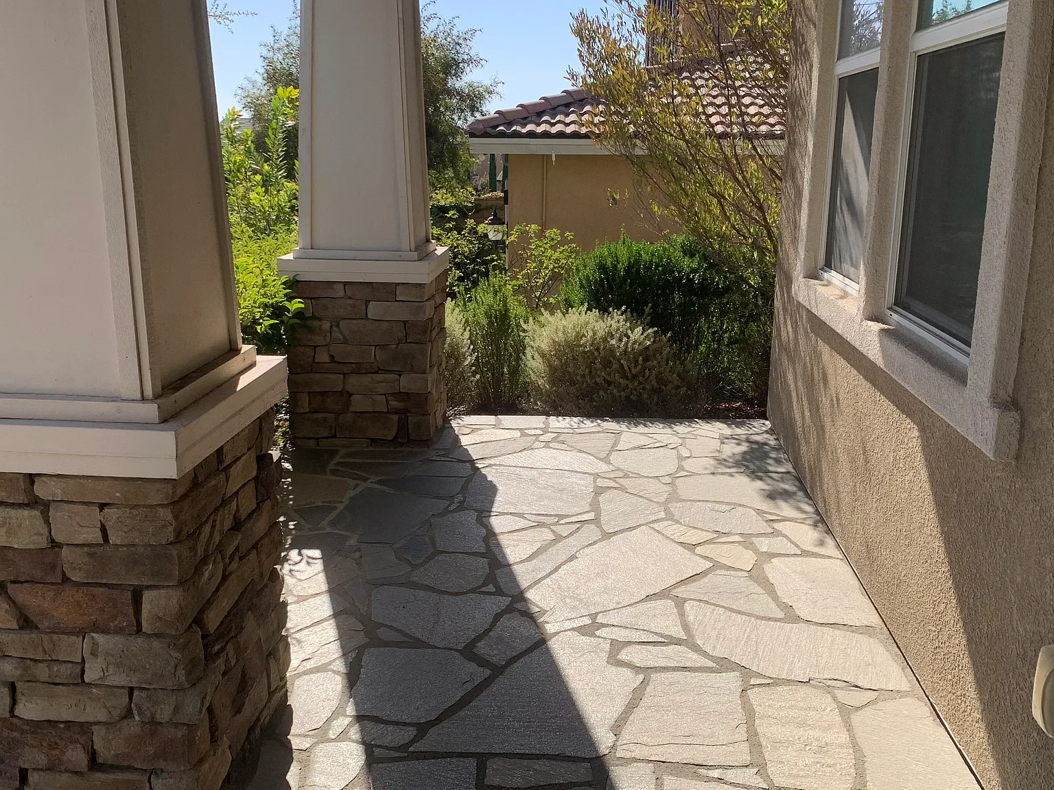 4 bed, 4.5 bath, 3290 sqft, $3,900 — Photo 3