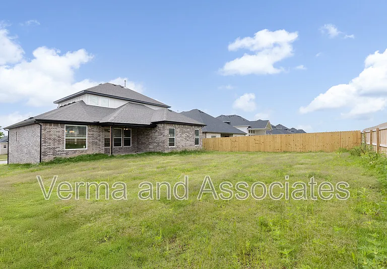 1121 Whistler St — Photo 5