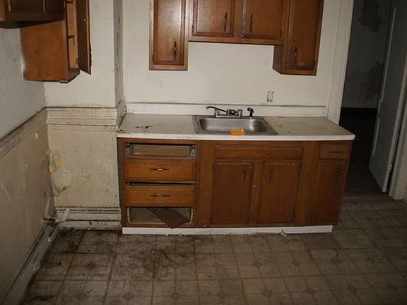 4th image of 928-30 Onondaga Ave