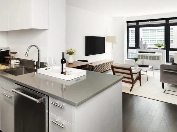 181 Front Street image 2 of 13