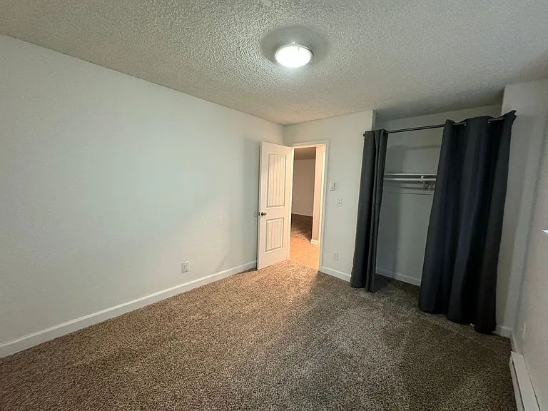 Dry Creek Apartments — Photo 31