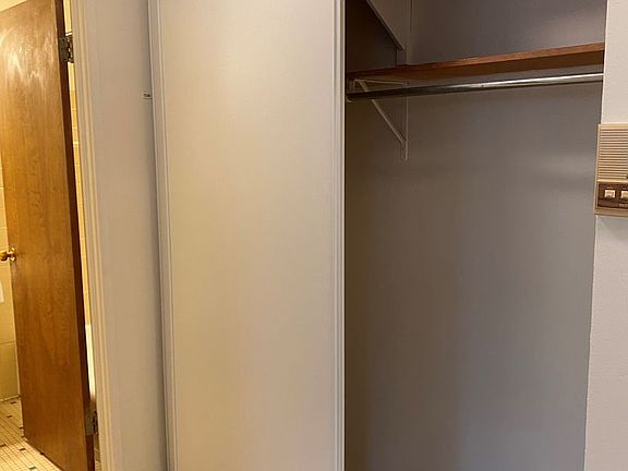 5th image of 2647 Emerson Ave S #3