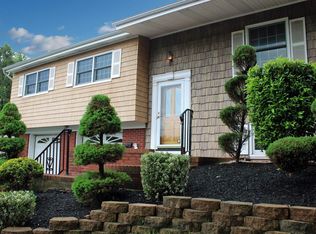 12 Kish Ct, Edison, NJ 08837