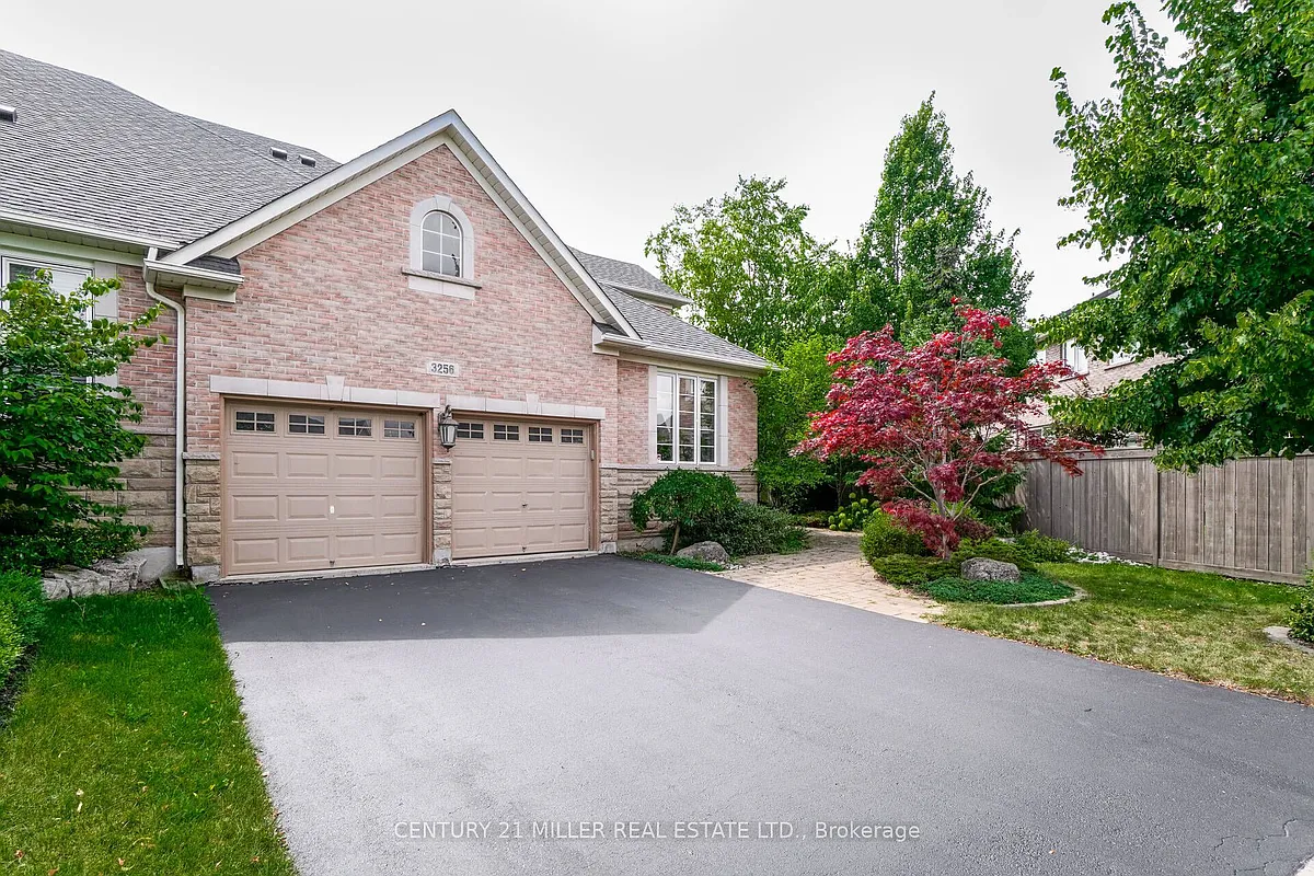 Building Photo - 3256 Epworth Cres