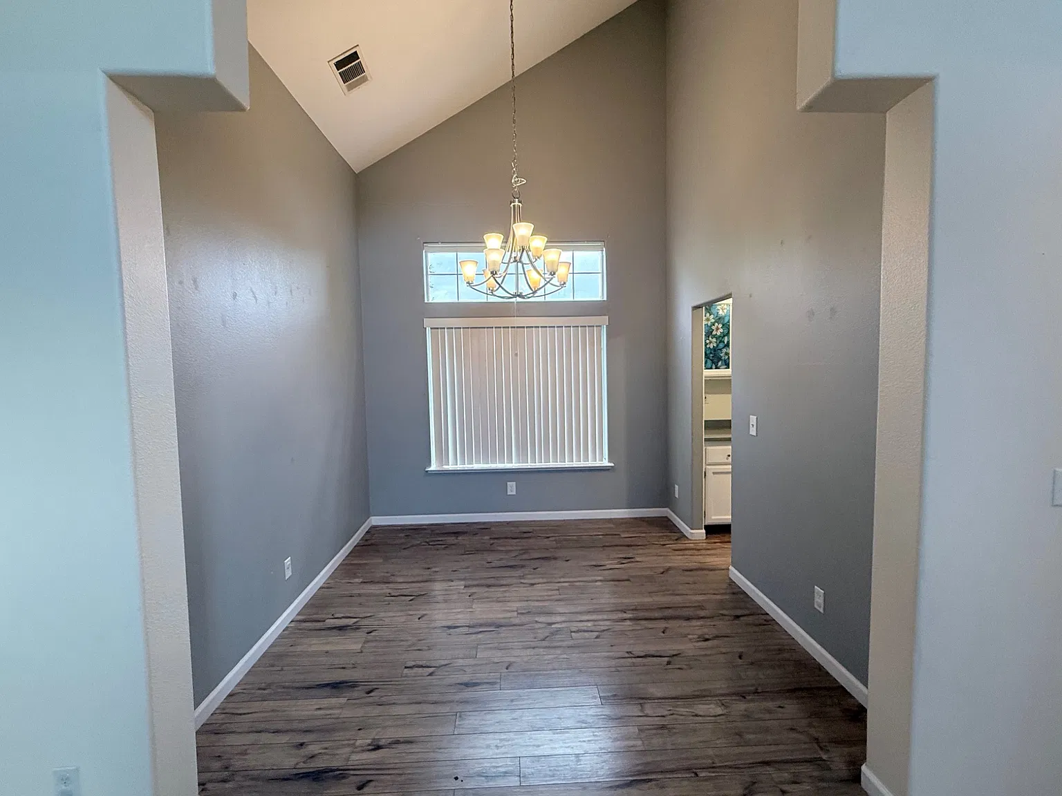 3 bed, 2.5 bath, 1832 sqft, $2,300 — Photo 4