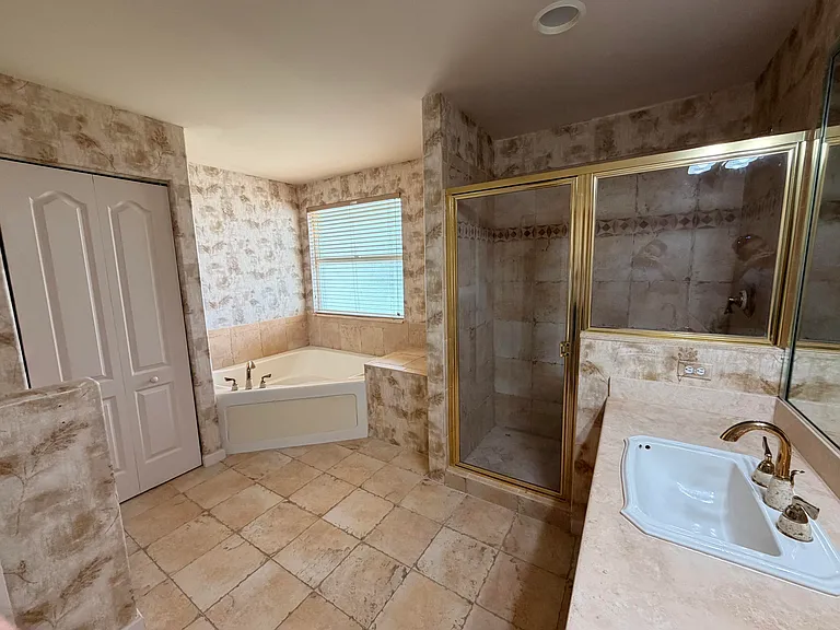 108 Kensington Way — Photo 23