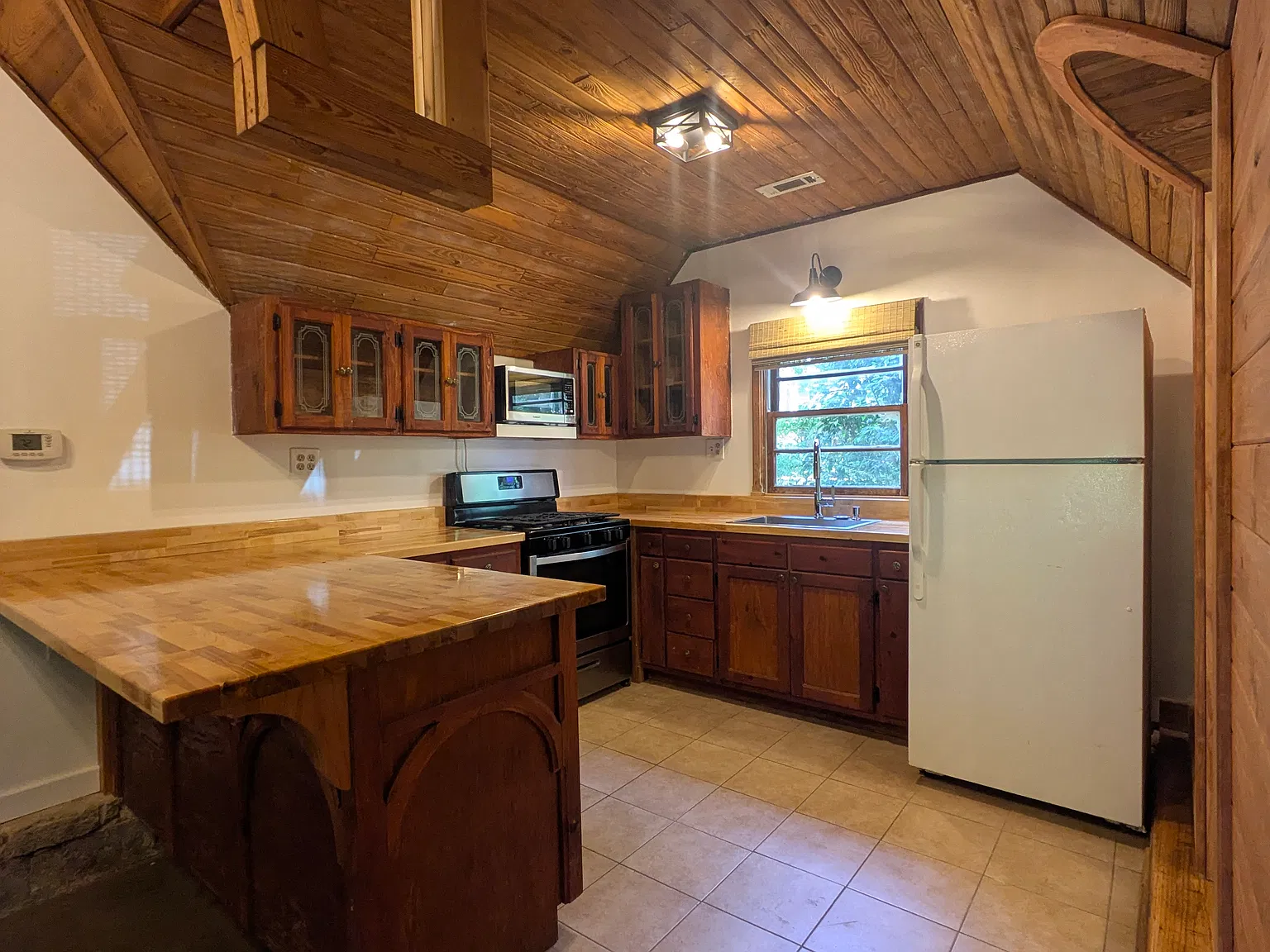 955 Rogers St — Photo 4