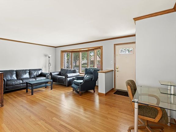 3rd image of 10624 Leclaire Ave