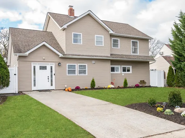 98 Hardy Lane, Westbury, NY 11590