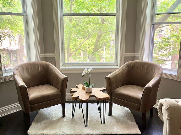 5th image of 3023 N Kenmore Ave #3