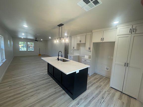 3rd image of 1928 NW 29th St