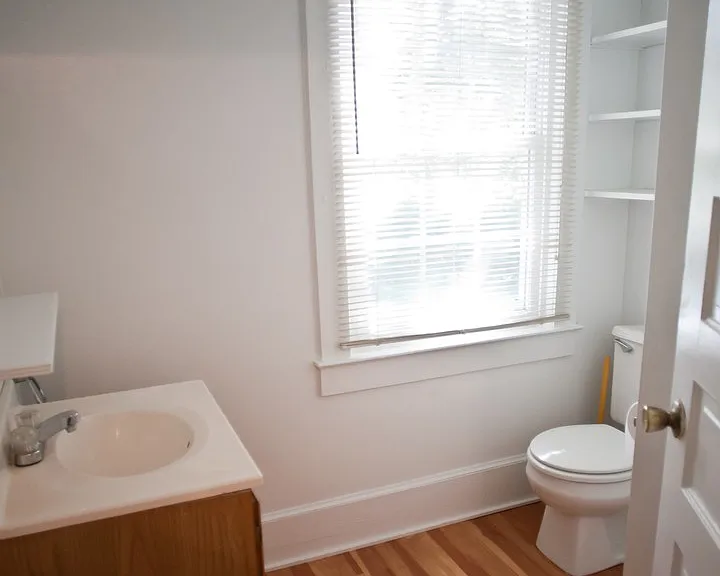 639 N Columbia St #D — Photo 9
