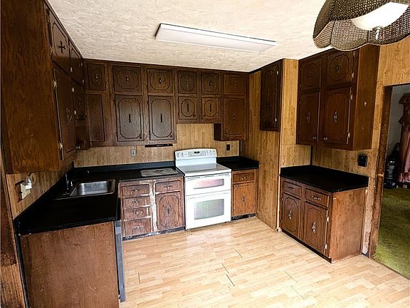5th image of 23661 Royalton Rd
