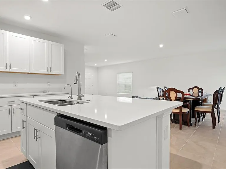6305 Springmont Loop — Photo 4