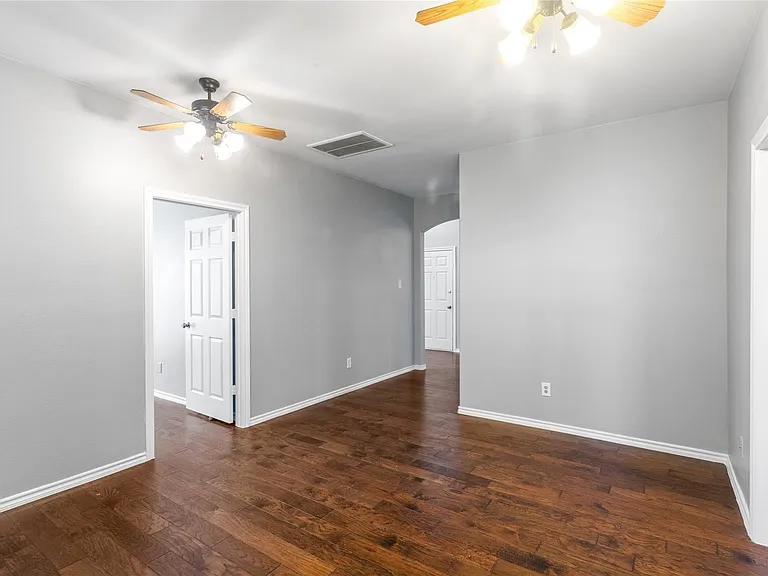 504 Connemara Ct — Photo 31