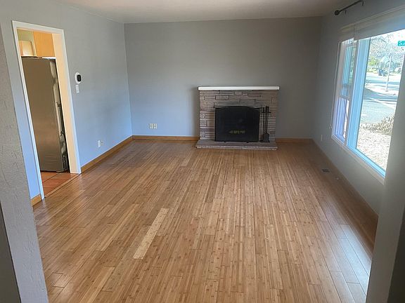 3rd image of 600 Sunnyslope Ave
