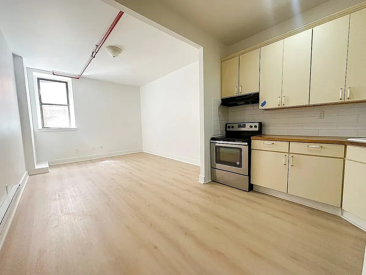 101 Sutton Street — Photo 2