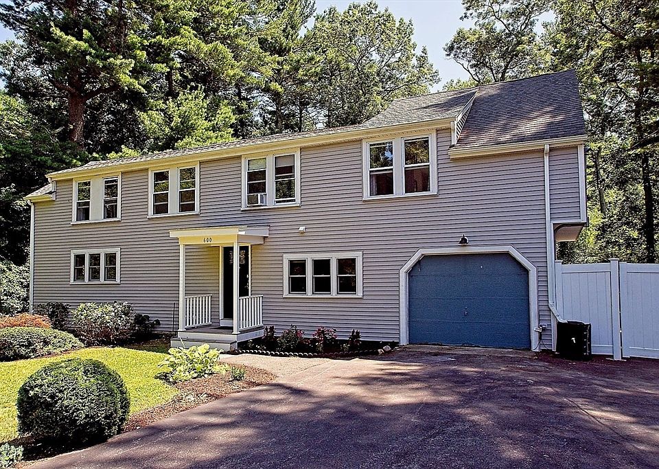 1st image of 600 Forest St