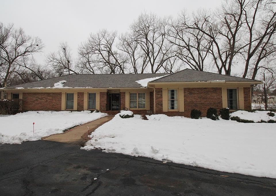 1st image of 890 Barlow Ct