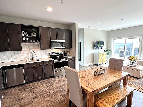 Entryway, look at the light!