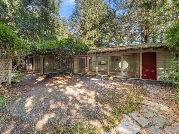 3745 Southridge Ave, West Vancouver, BC V7V 3H9