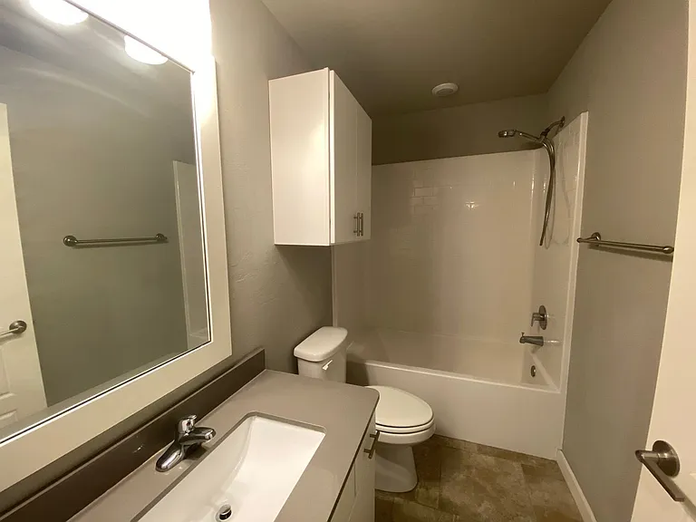 17612 Hampton Park Dr #B — Photo 30