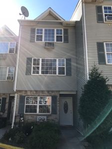 35 Port Ln, Staten Island, NY, 10302