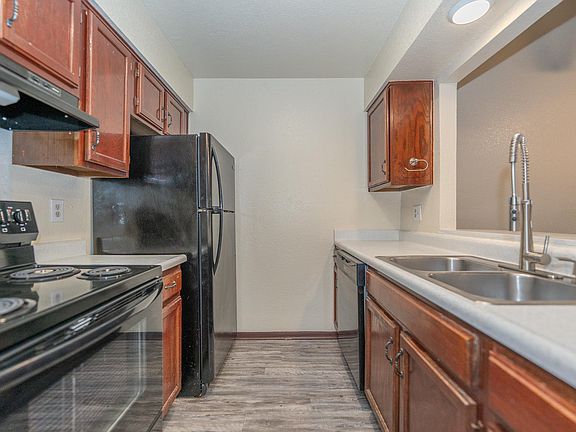 3rd image of 2258 Houston Ave