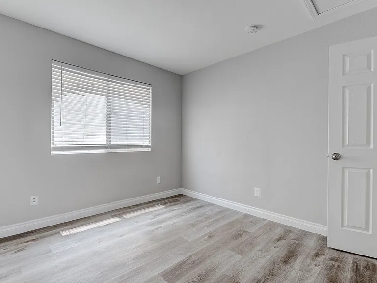 1613 Cathedral Peak Ct — Photo 20