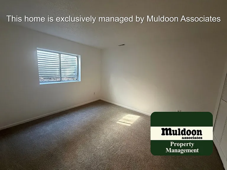 2958 Roche Dr N — Photo 24