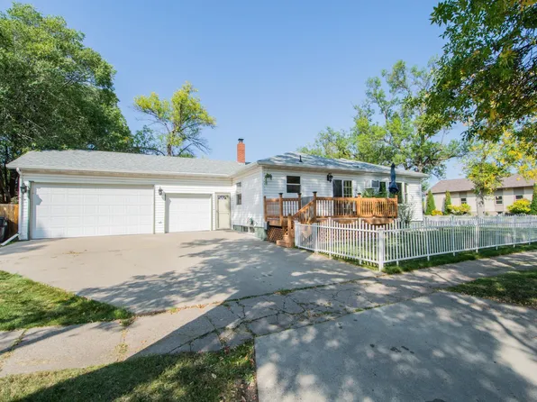 320 2nd St E, West Fargo, ND 58078