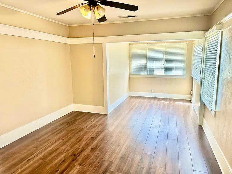 1257 N Thorne Ave — Photo 17
