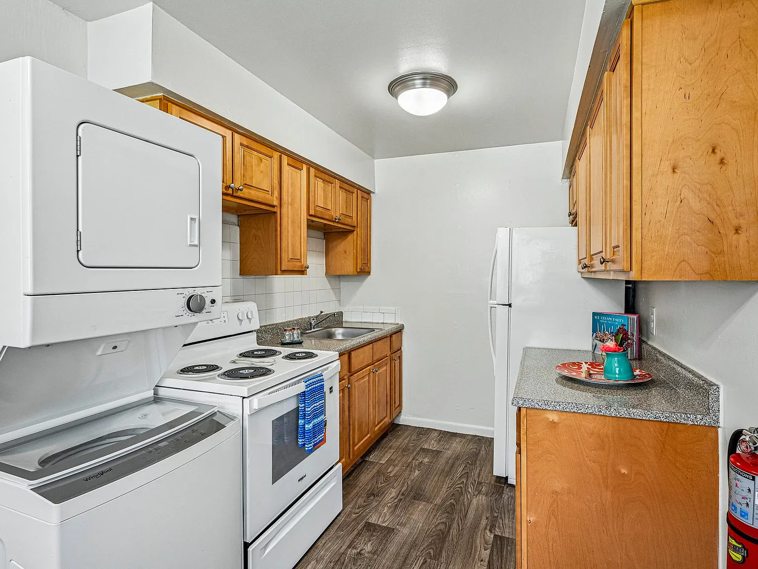 Warwick Terrace Apartment Homes — Photo 2