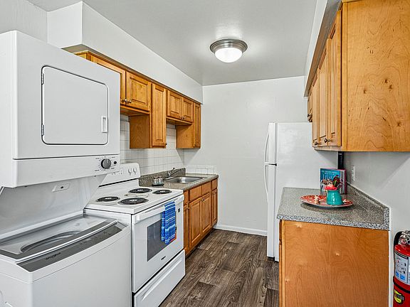 2nd image of 413 N Warwick Rd #25A