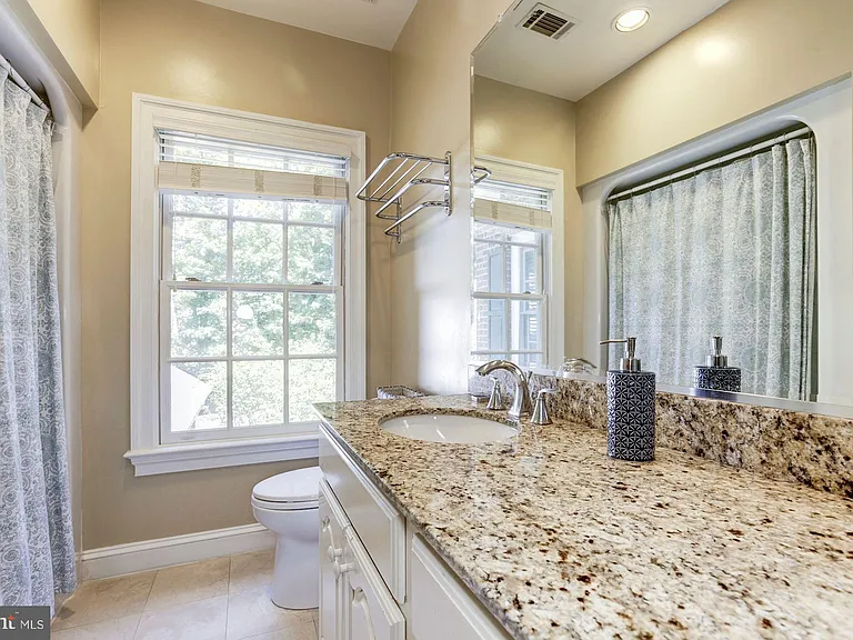 9909 Avenel Farm Dr — Photo 18