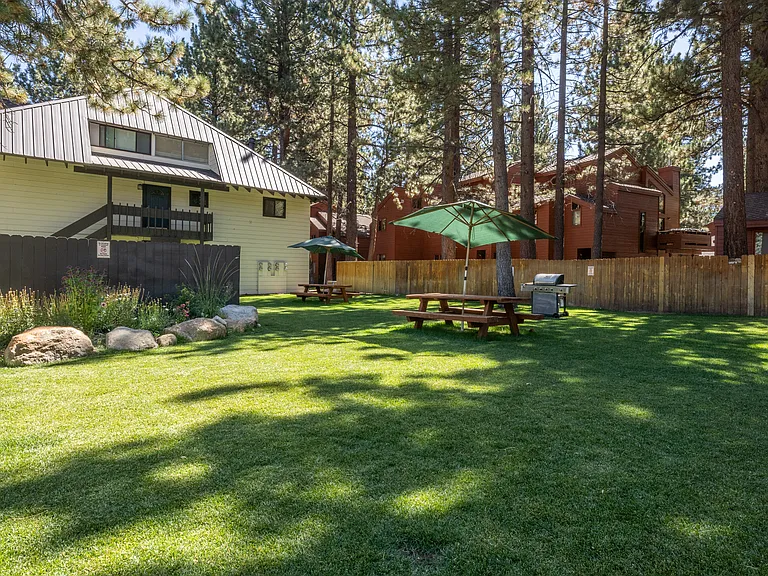 2289 Sierra Nevada Rd #K11 — Photo 38