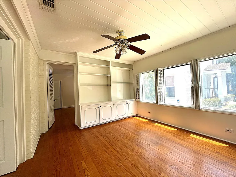 2102 Milford St #1 — Photo 24