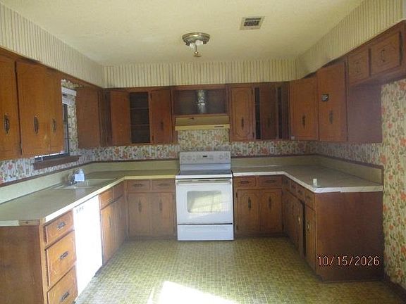 5th image of 802 Grosvenor Dr