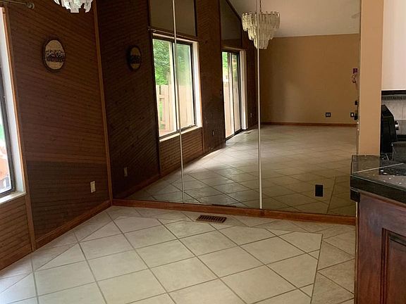 3rd image of 991 Crisfield Dr #111