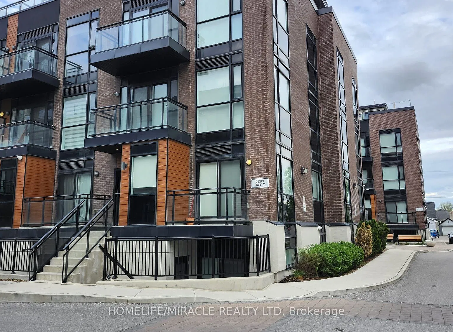 3 bed, $2,750 — Photo 1