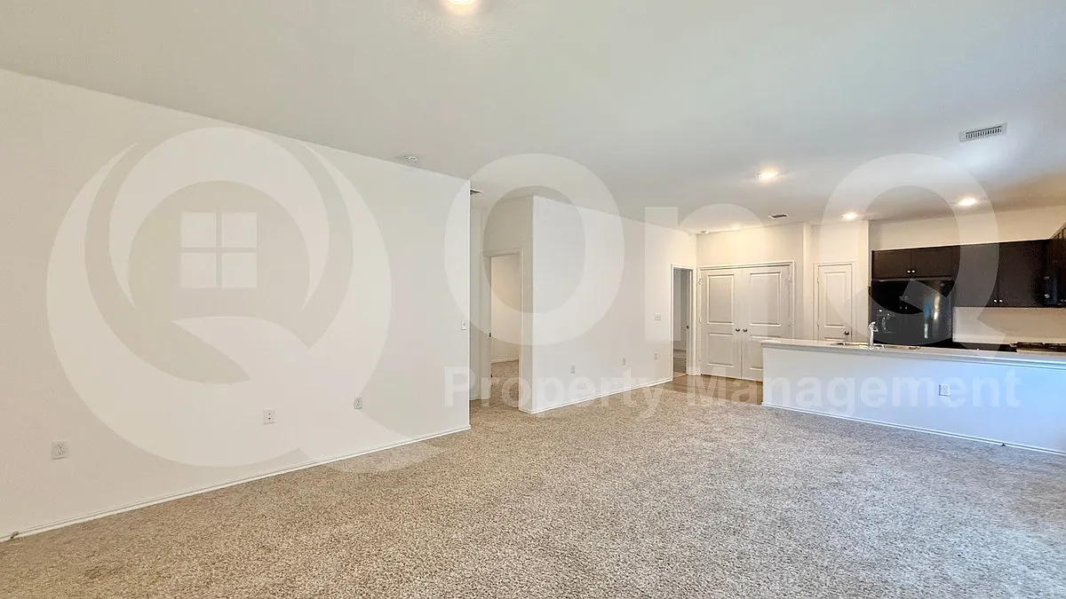 3 bed, 2.0 bath, 1276 sqft, $2,099 — Photo 3