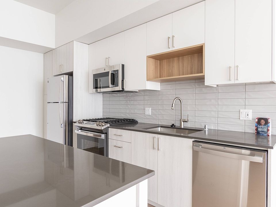 A brilliant blend of modern industrial cool and authentic natural warmth, Modera River Trail offers thoughtful design touches throughout our homes, like gas ranges, storage above the sink in some homes, elegant custom cabinets, and sparkling quartz counte