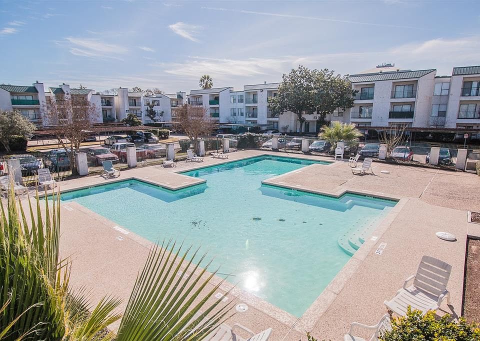 1st image of 2824 S Bartell Dr APT 11
