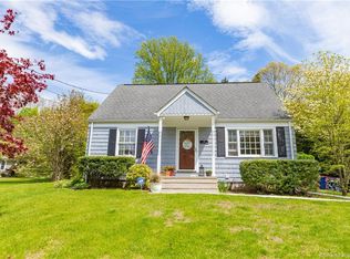 36 Oriole Ln, Trumbull, CT 06611
