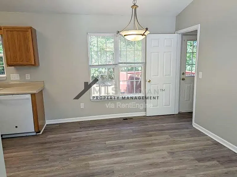 200 Belle Ct — Photo 5
