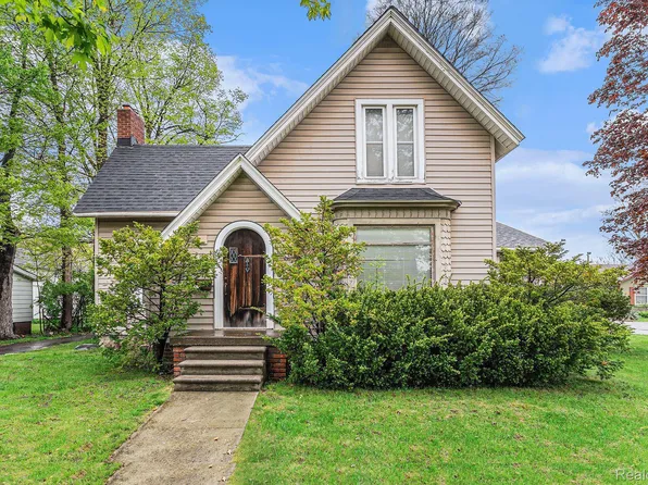 305 E Maple St, Holly, MI 48442
