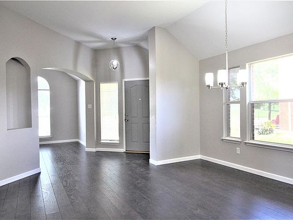5th image of 3604 Oleander Dr