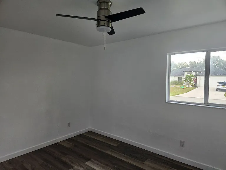 6143 Hester Ave — Photo 6