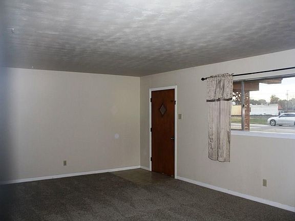 5th image of 111 S Lake Dallas Dr