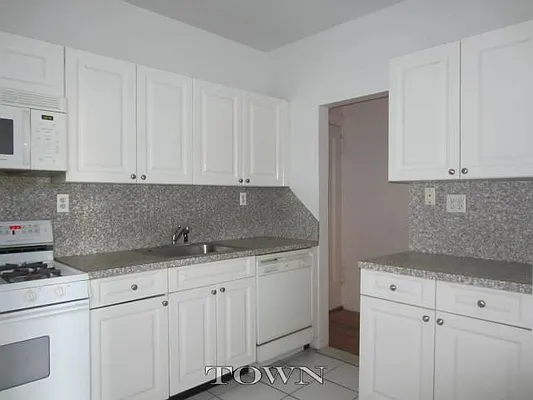 Rented by Town Residential | media 9